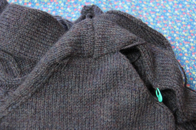 Half-seamed set-in sleeve. So far so good, I think.